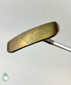Used Right Handed Acushnet Bullseye Wide Flange 34R 34″ Steel Putter Golf Club 23 Used Right Handed Acushnet Bullseye Wide Flange 34R 34″ Steel Putter Golf Club -Fairway Woods Soldes Magasin IMG 2036 1